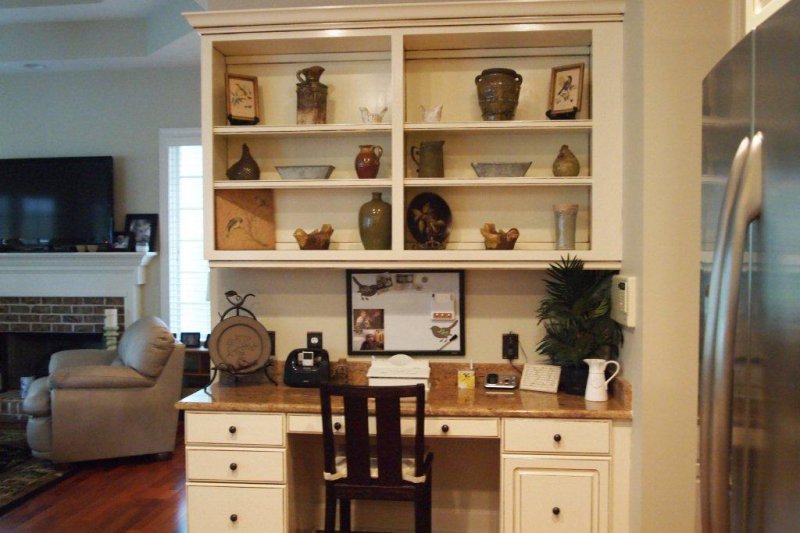 faux-finsihed-desk-and-hutch